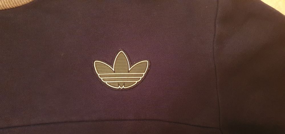 Кежуальная кофта от Adidas.