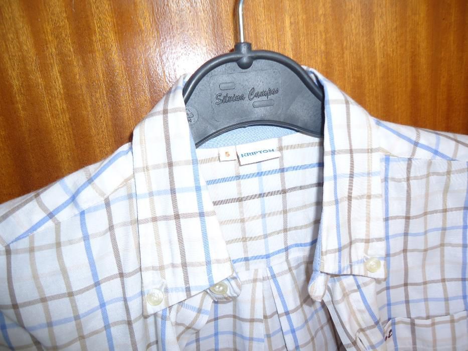 várias camisas de menino como novas