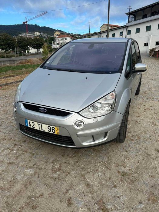 Ford S-MAX – 7 Lugares | Espaçoso | Confortável | Ideal para Família