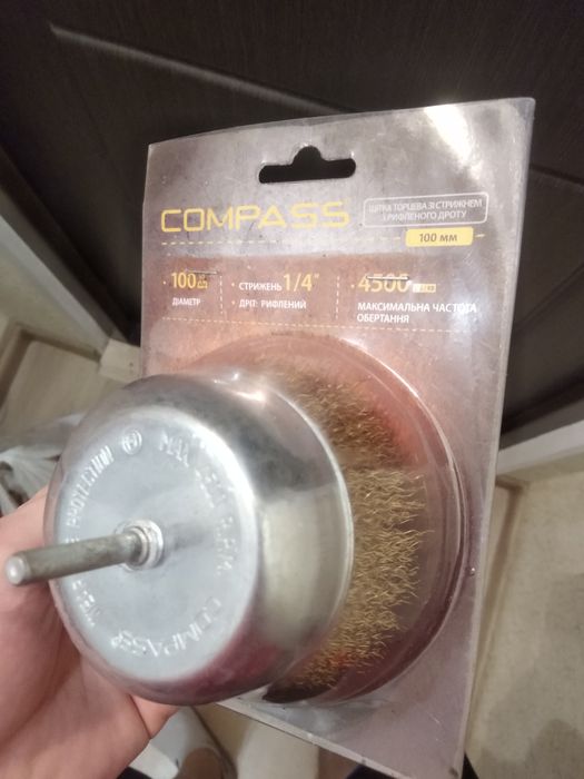 Щітка для дрилі, рукавиці, респіратор