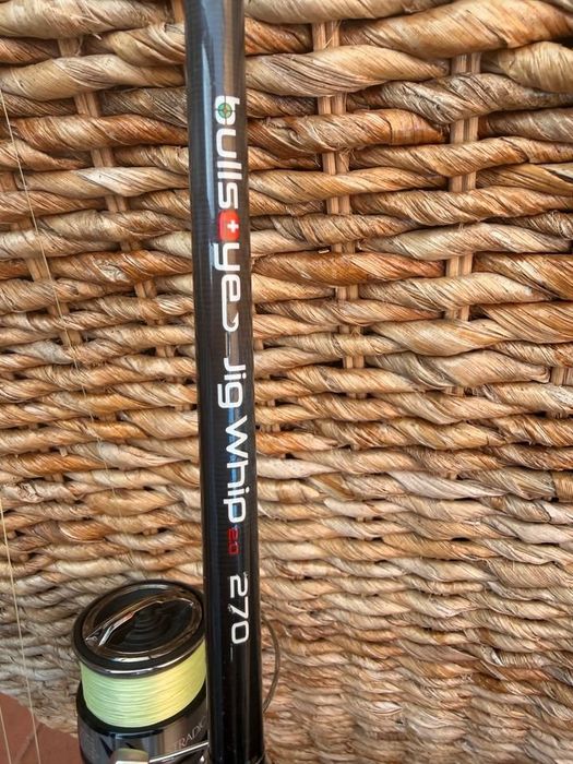 Bullseyes Jig whip 2.0 com shimano stradic 2500 HG