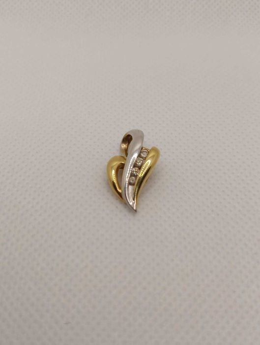 Золотий кулон з Діамантами