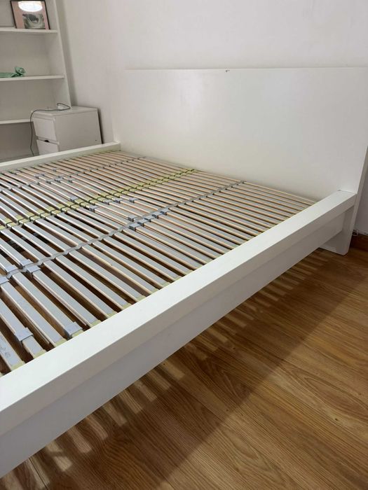 Cama de Casal Grande em Madeira – Branca