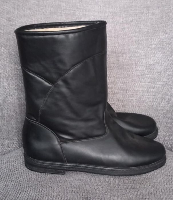 Botki, kozaki krótkie ocieplane kożuszkiem, r.41/42