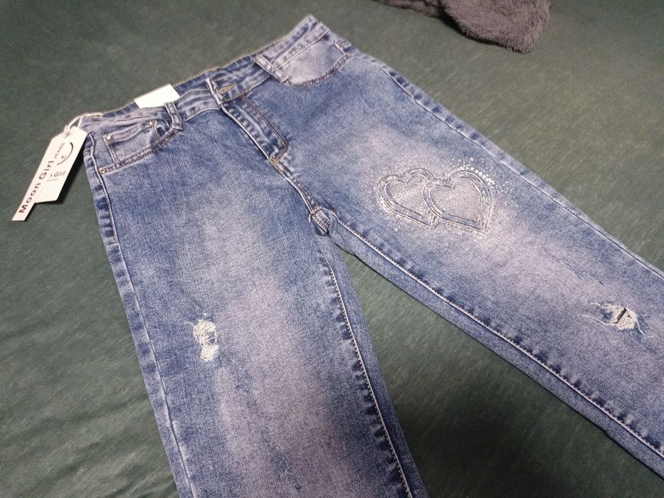 Nowe jeansy z metką