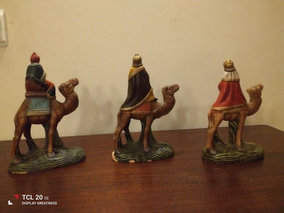 Três reis magos em barro