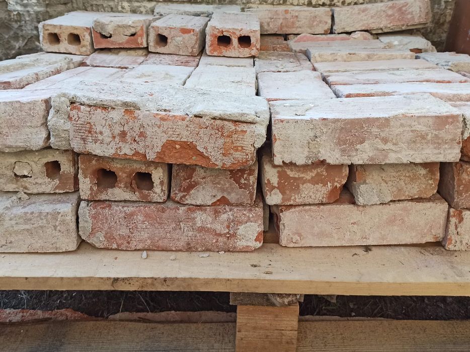 Oddam cagły 350 szt. (dziurawka i pełne) z rozbiórki