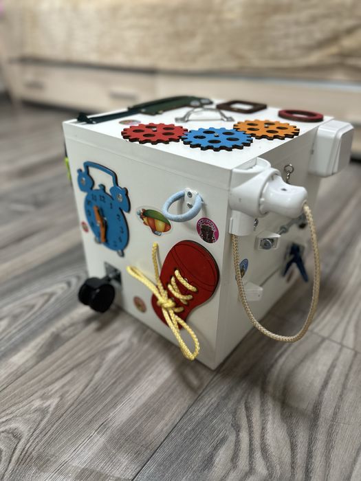 Бізі куб для діток з 6 місяців