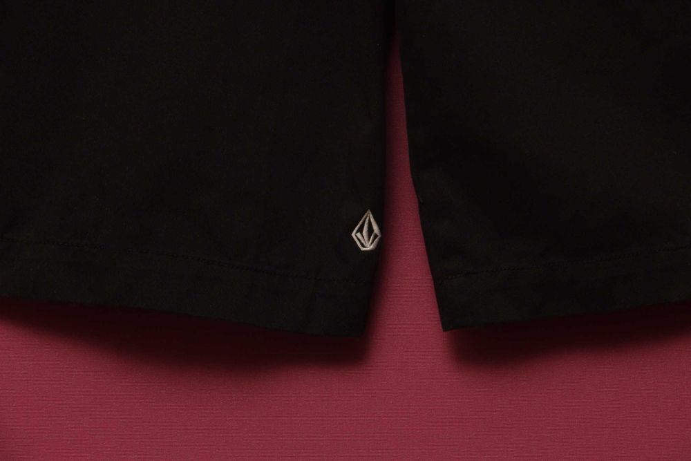 Volcom рр 27 шорты из износоустойчивого сукна