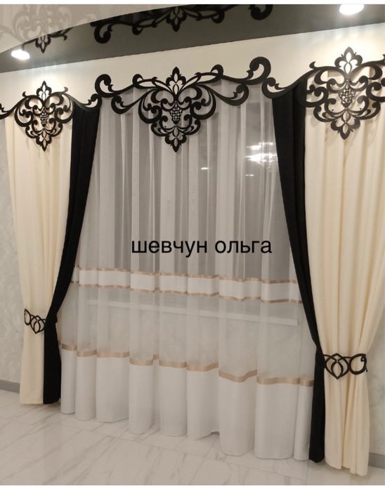 ажури і штори на вікнах