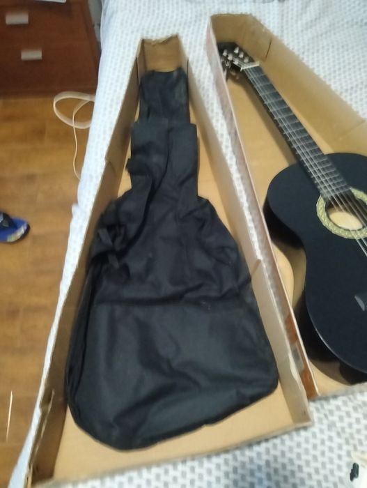 Viola) guitarra nova dentro da caixa