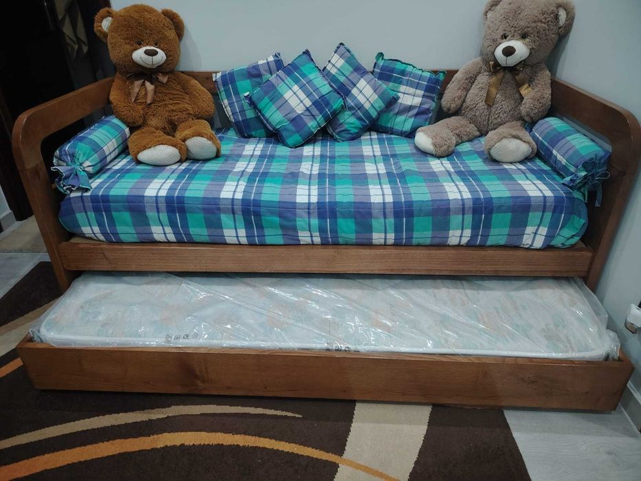 Cama de estúdio de madeira