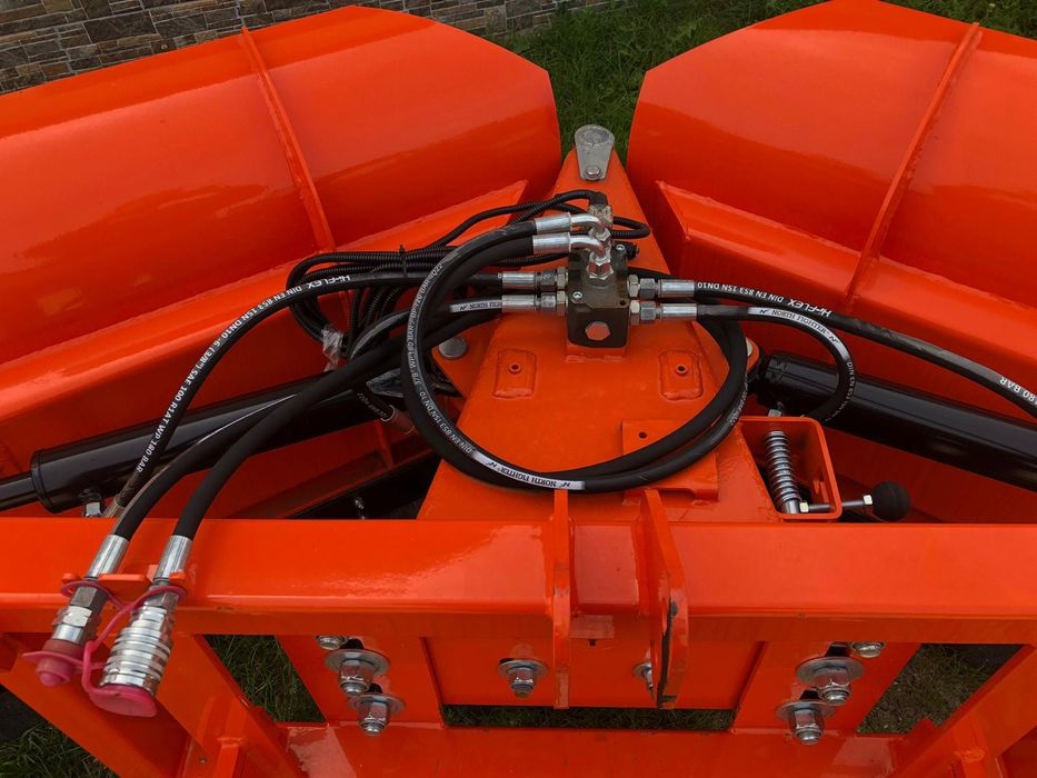 Solidny pług do śniegu strzałka składany hydrauliczny do tuza tura Metal-Technik