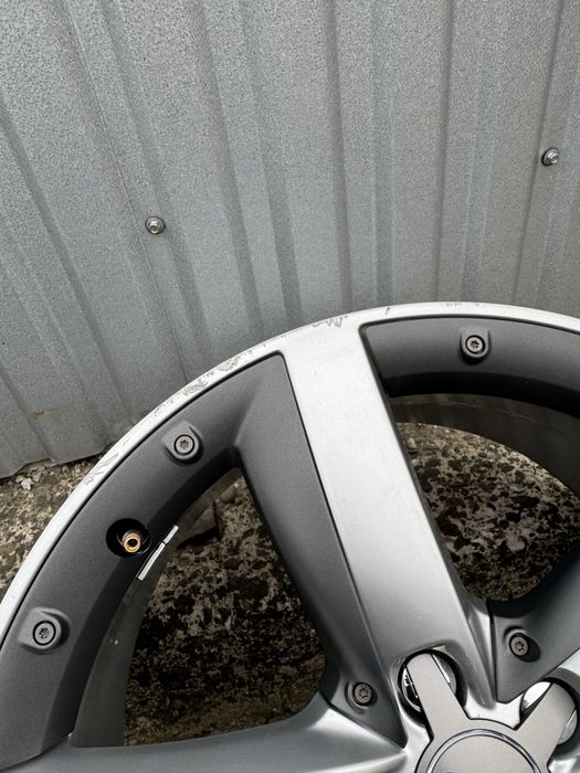Диски Audi 7.5R17 ET36 Dia 57.1 5x100