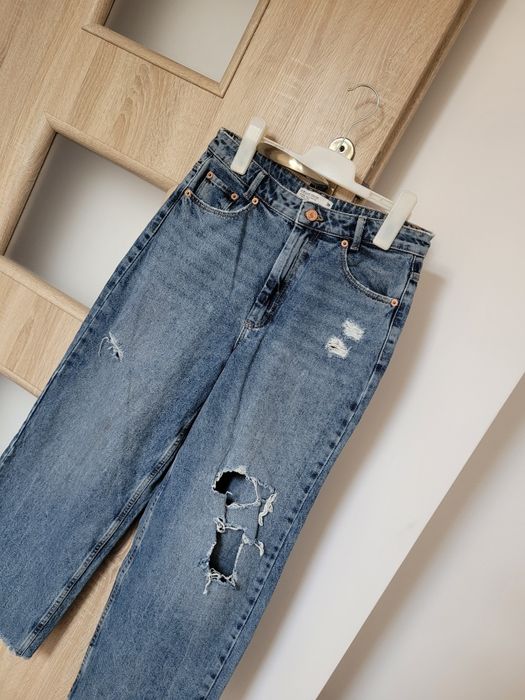 House jeansy z dziurami straight M