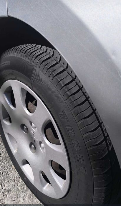Peugeut 207 1.4hdi econômico e com revisões em dia