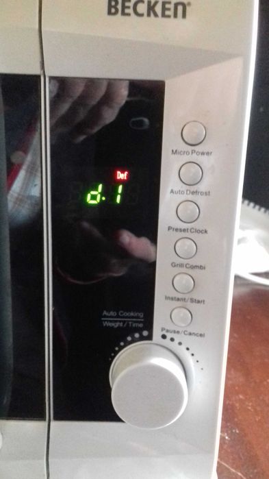 microondas marca becken com grill a funcionar