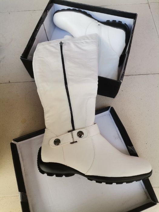 Botas brancas confortáveis