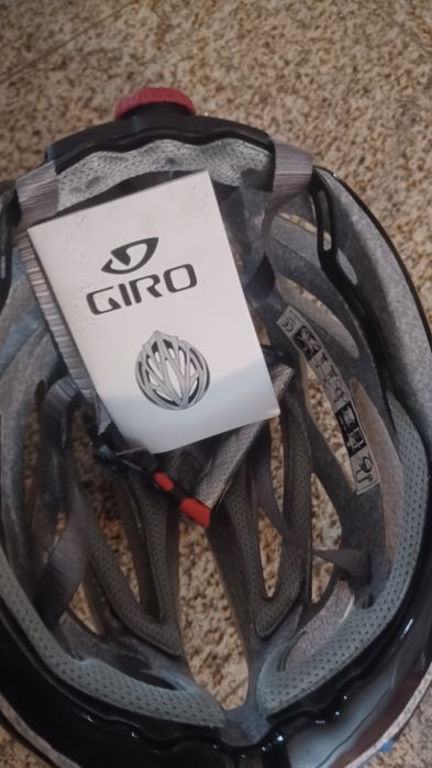 Capacete Giro LiveSTRONG (novo)