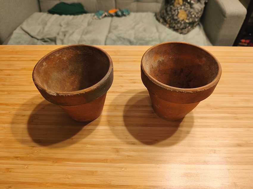 Zestaw dwóch glinianych doniczek śr 12 cm