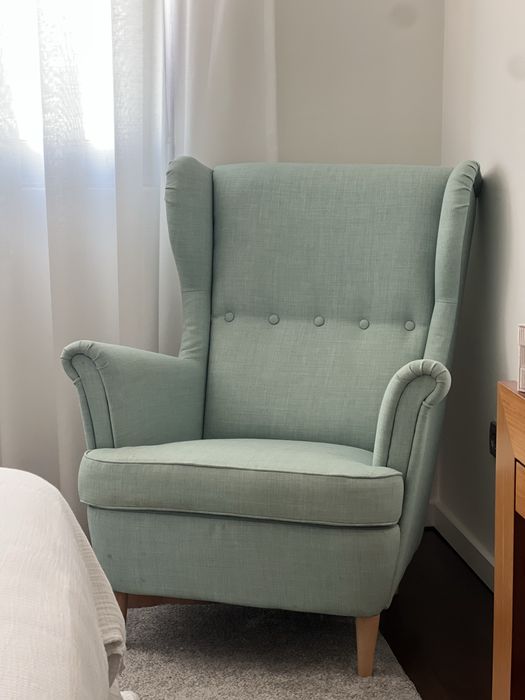 Poltrona verde água Ikea