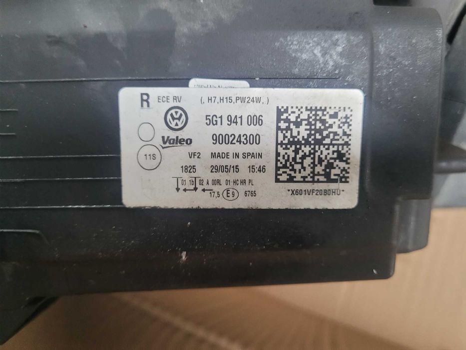 Lampa przednia VW Golf 7 przed lift