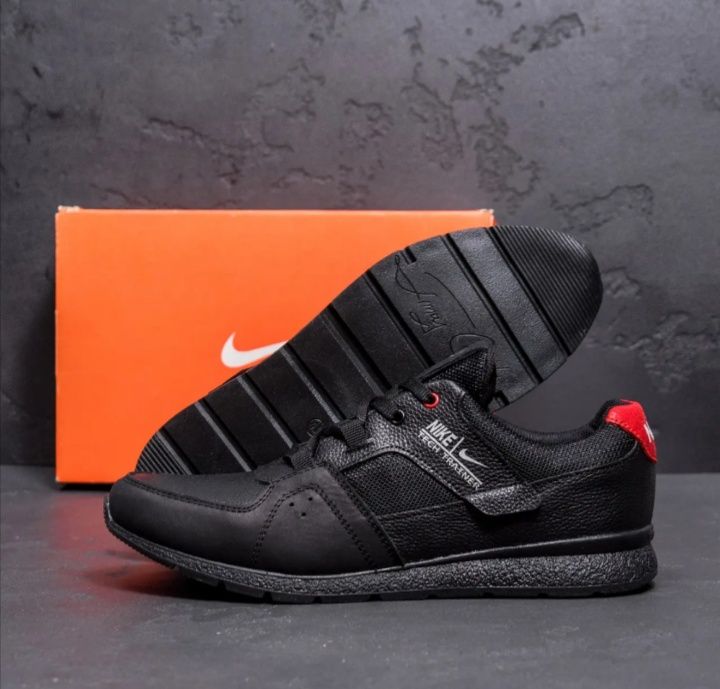 Чоловічі кросівки Nike Tech Trainer Black 42 розмір.