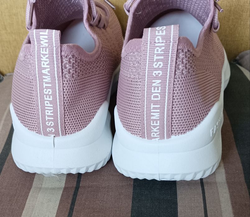 Buty sportowe damskie