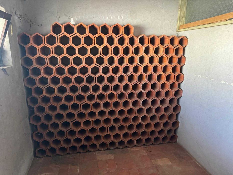 Garrafeira em tijolo cerâmico