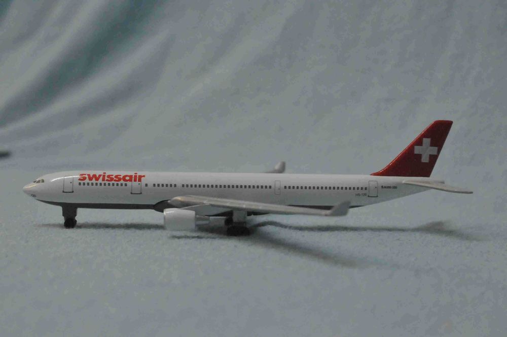 Metal - Airbus 330-223 Swissair