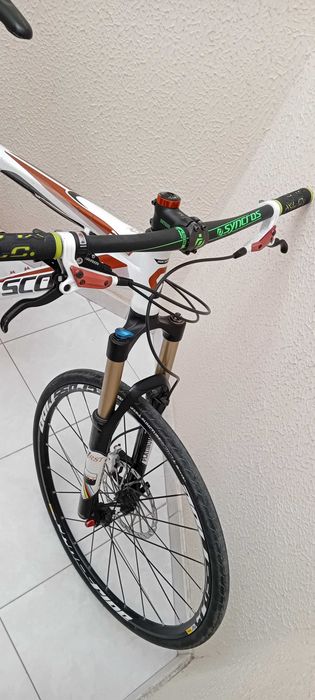 Bicicleta roda 26 montagem personalizada com Mavic, SRAM e suspensão a AR