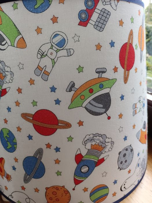 Lampa wisząca do pokoju dziecięcego z motywem kosmosu,astronauty
