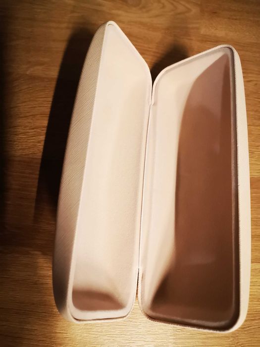 Zestaw 2 Poduszki + etui okulary-sprzedam!