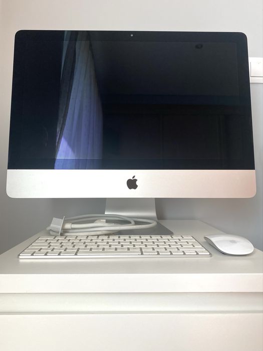iMac 21.5" (Late 2015) - Intel i5 | 16GB RAM | Com Rato e Teclado Apple