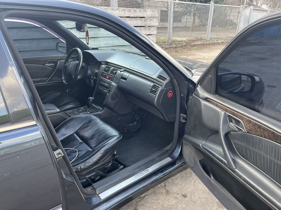 Мерседес Бенз 210