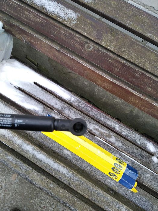 Амортизартор багажника