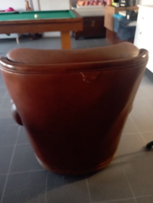 Poltrona pele castanho