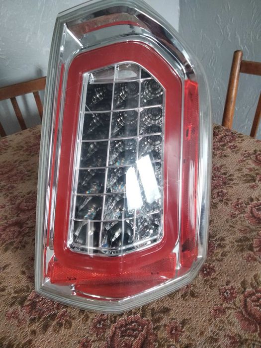 Правий задній стоп Chrysler 300