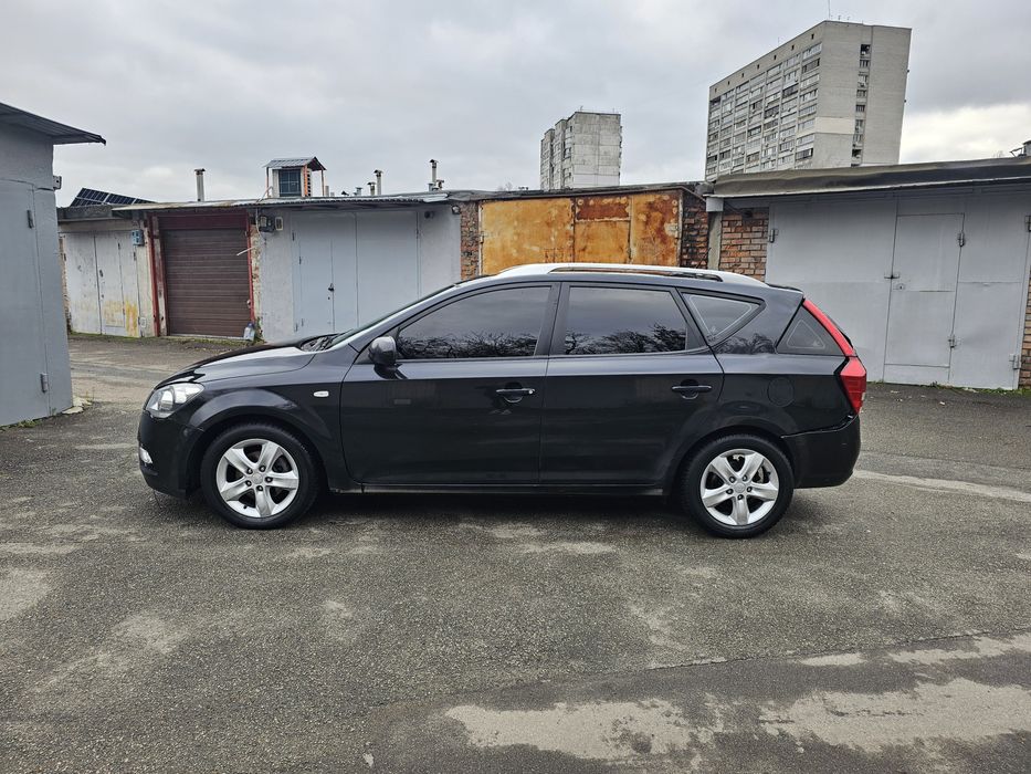 Kia  Ceed   2010