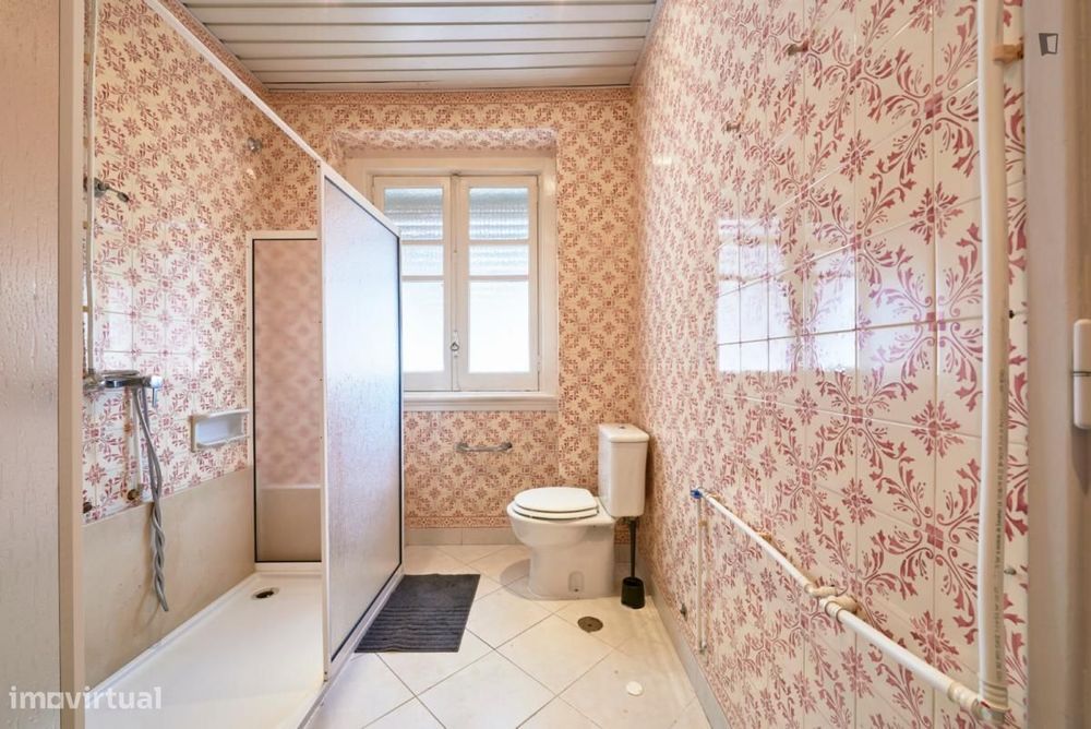 Quarto - localizado em Marquês de Pombal Lisbon