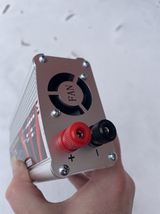 Продам інвертор 12/220 v