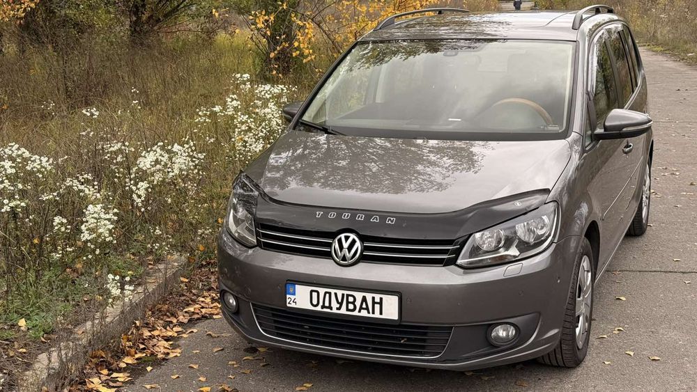 VOLKSWAGEN TOURAN 2015 рік. 7 місць.