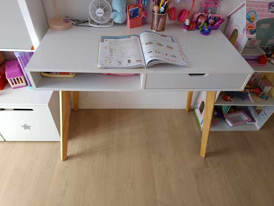 Mesa estudo/quarto