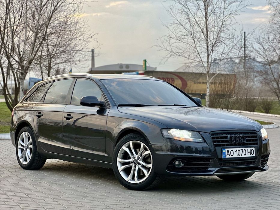 AUDI A4 b8 2.0 дизель  2011 р.
