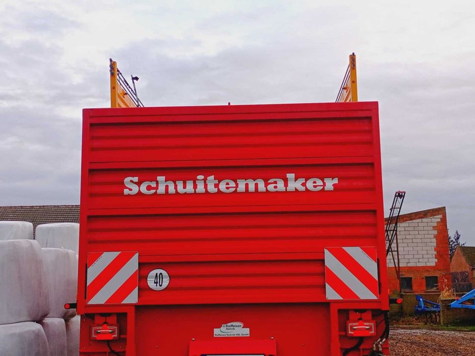 Przyczepa zbierająca  Pottinger, Strautmann, Schuitemaker Rapide 660,