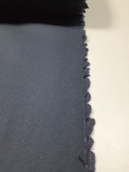 Tkanina granatowa płaszczykowa szer.152 cm.