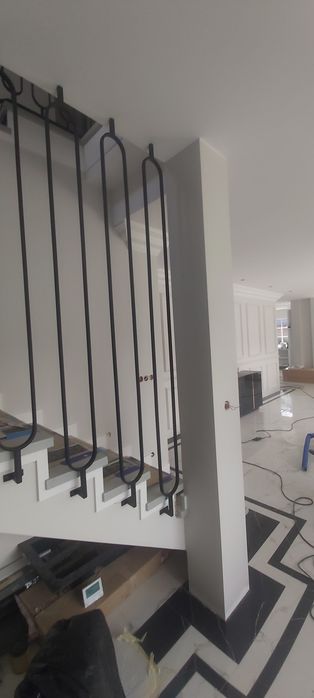 Balustrada schodowa wewnętrzna harfa