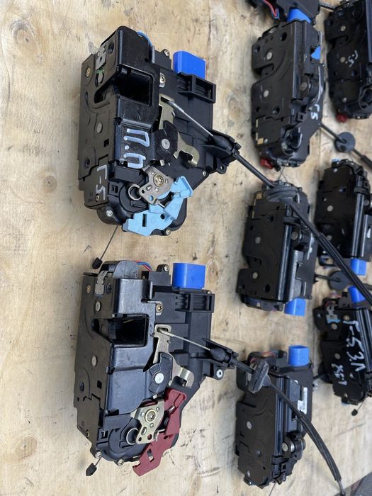 Замок дверей Дверний VW Golf 5 Golf 6 Plus Touran Skoda Octavia VW Passat B6 VW Passat B7