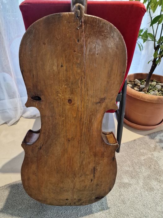 Віолончель для декора