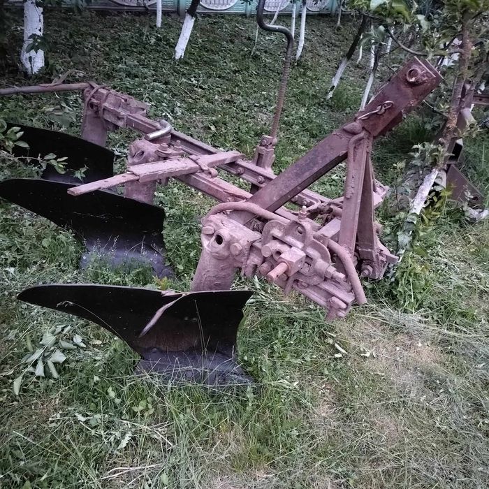 Продам тракторний плуг